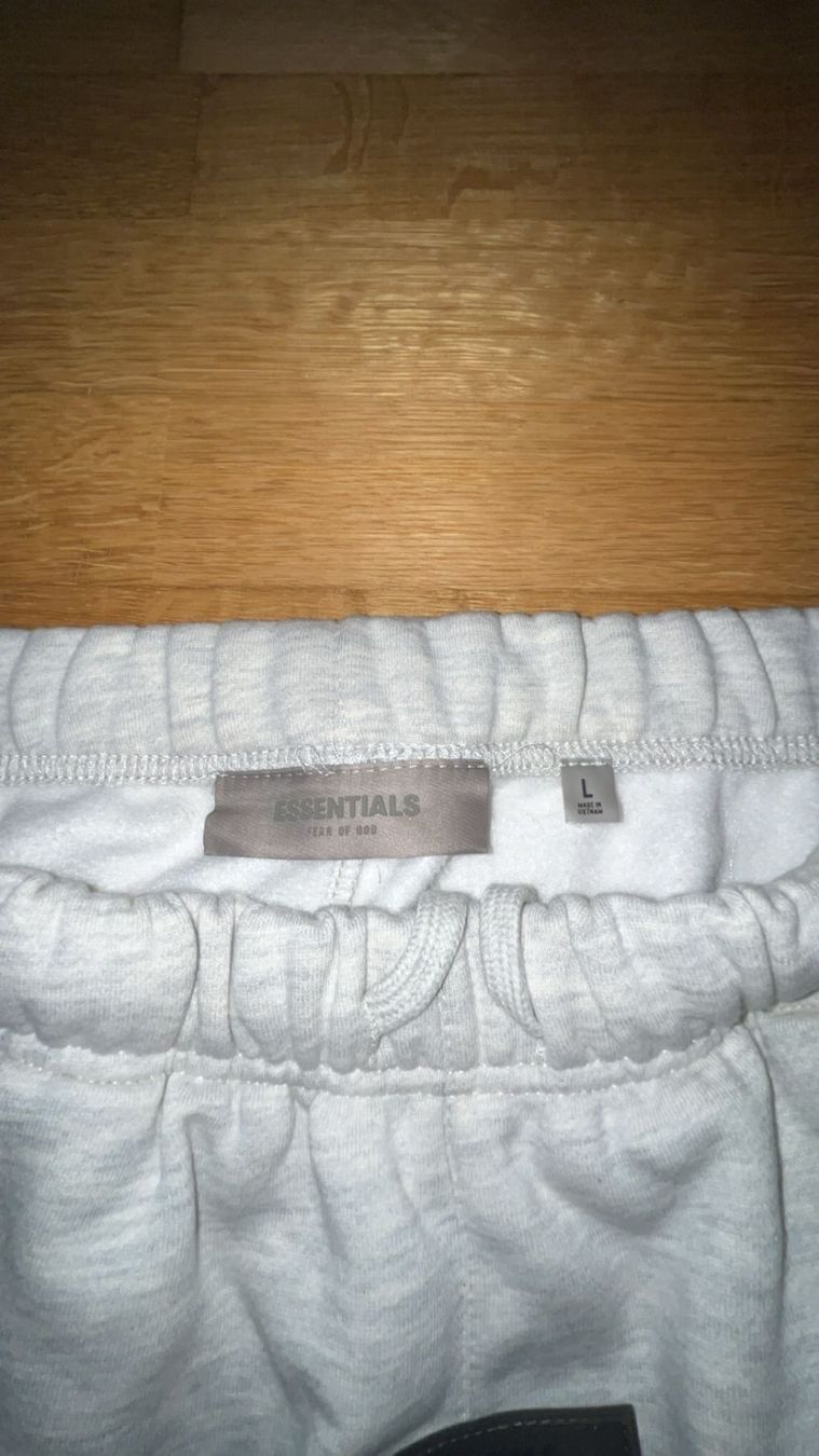Pantaloni: FOG Essentials Shorts Gr. L Sommer Neu – Nuovo (secondo la descrizione) da Olten venduto da Mezopotamya 2