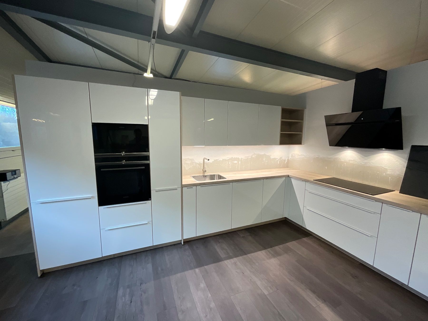Cucine complete: Cuisine contemporaine blanche laquée – Nuovo (secondo la descrizione) da Orsonnens venduto da lkap5910