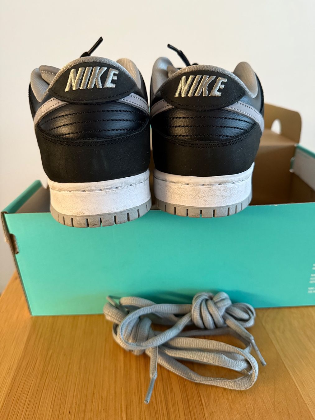 Nike Scarpe da uomo: Nike SB Dunk Low Pro, Grösse 42.5 black, grey & white – Usato da Basel venduto da Rouge. 7