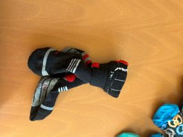 Paire de chaussettes de sport noir rouge occasion