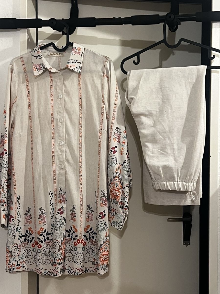 Lotti di vestiti: Zweiteiler in Beige – Nuovo (secondo la descrizione) da Zürich venduto da sha_207