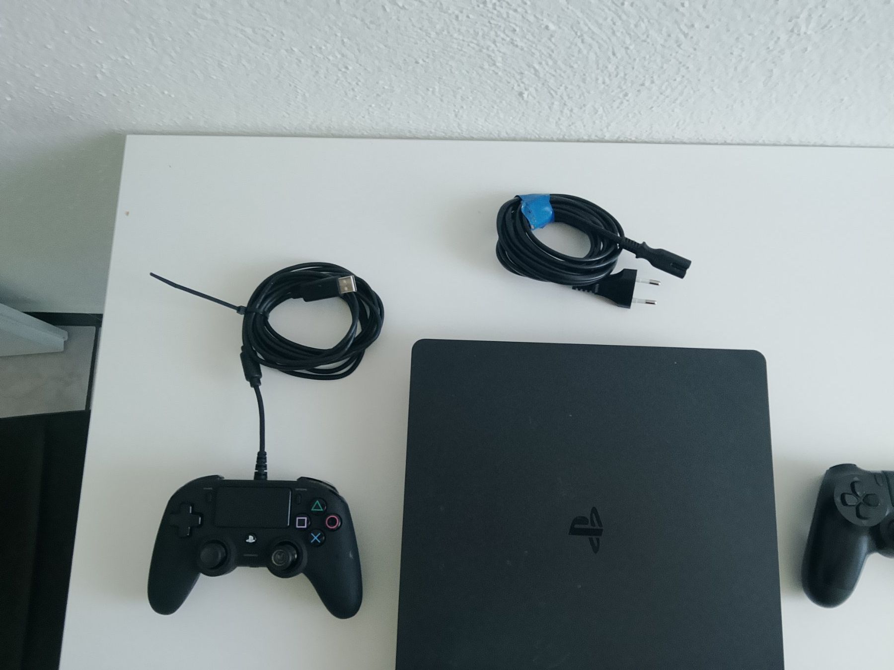 Sony Consoles: PS 4 mit Games und Controller – Neuf (Voir description) à Niederbipp par DeeJayEroo 5