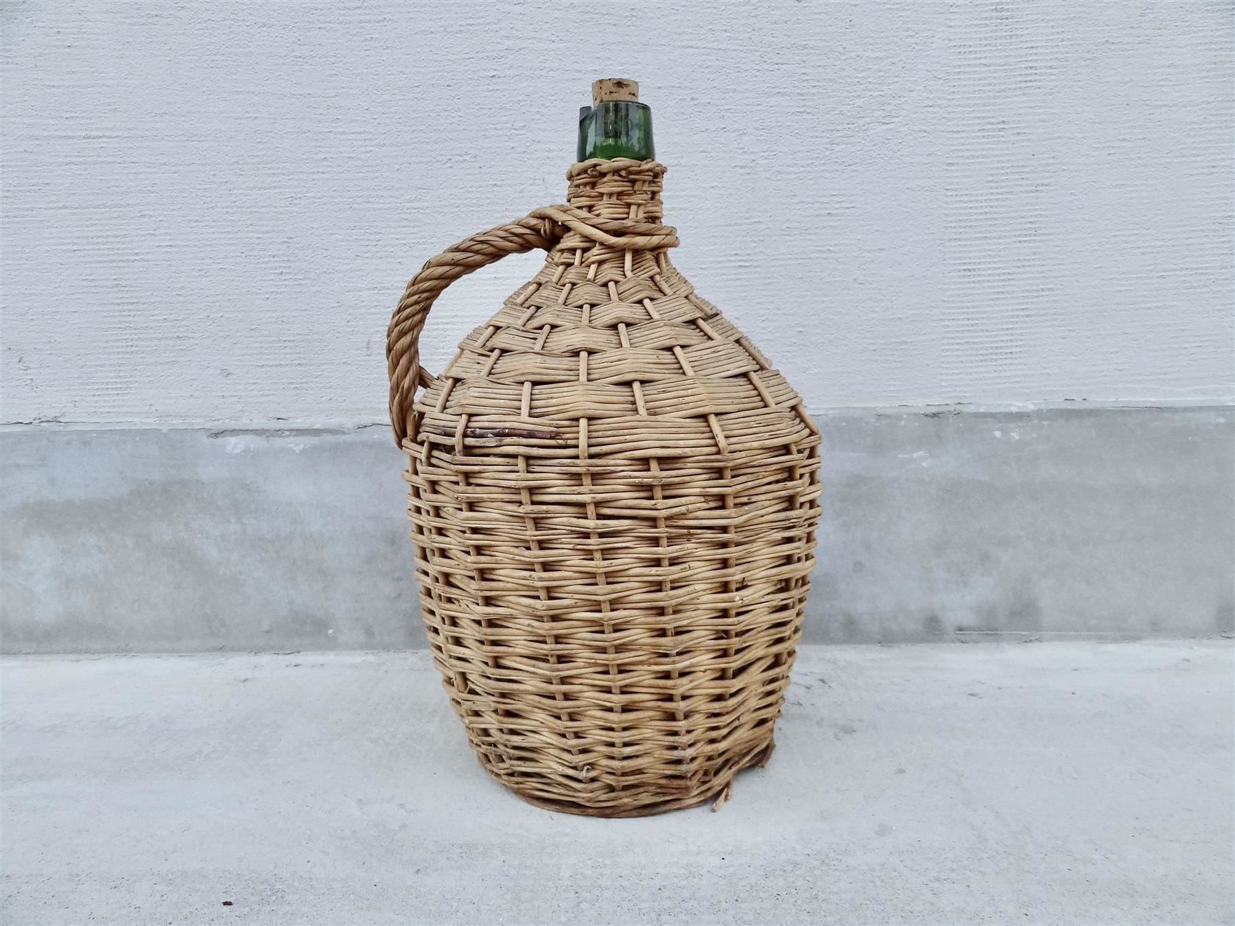 Flaschen: Korbflasche 7.6 Liter 1949 geeicht antik – Neu und originalverpackt aus Kerzers von Flaschenposten