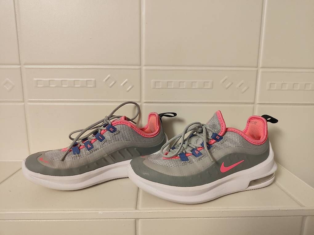 Scarpe per ragazzi: Chaussures enfant Nike, adidas, UGG  – Usato da fribourg venduto da pegalex 4