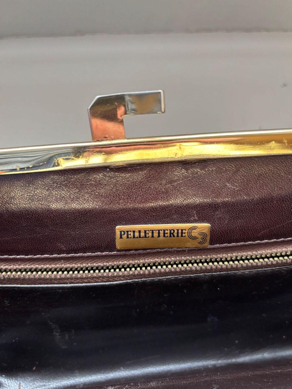 Borse da donna: Vintage Leder Patchwork Handtasche mit goldfarbener Kette – Usato da Horgen venduto da uge_pd5p 4