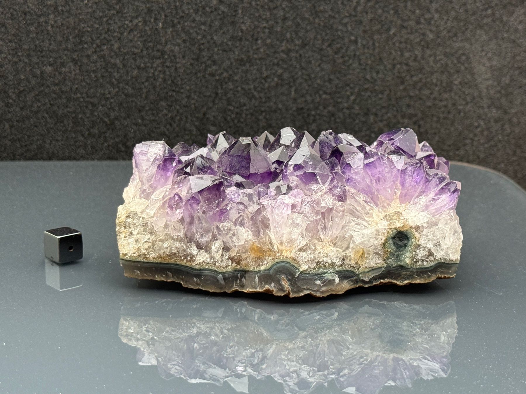 Minerali & Pietre curative: Amethyst geode - Mineral – Usato da Vésenaz venduto da RMShop 2