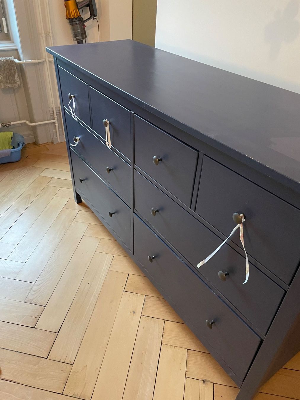 Ikea Cassettiere: IKEA Hemnes Kommode, 8 Schubladen, dunkelblau – Usato da Zürich venduto da zelophan123 1