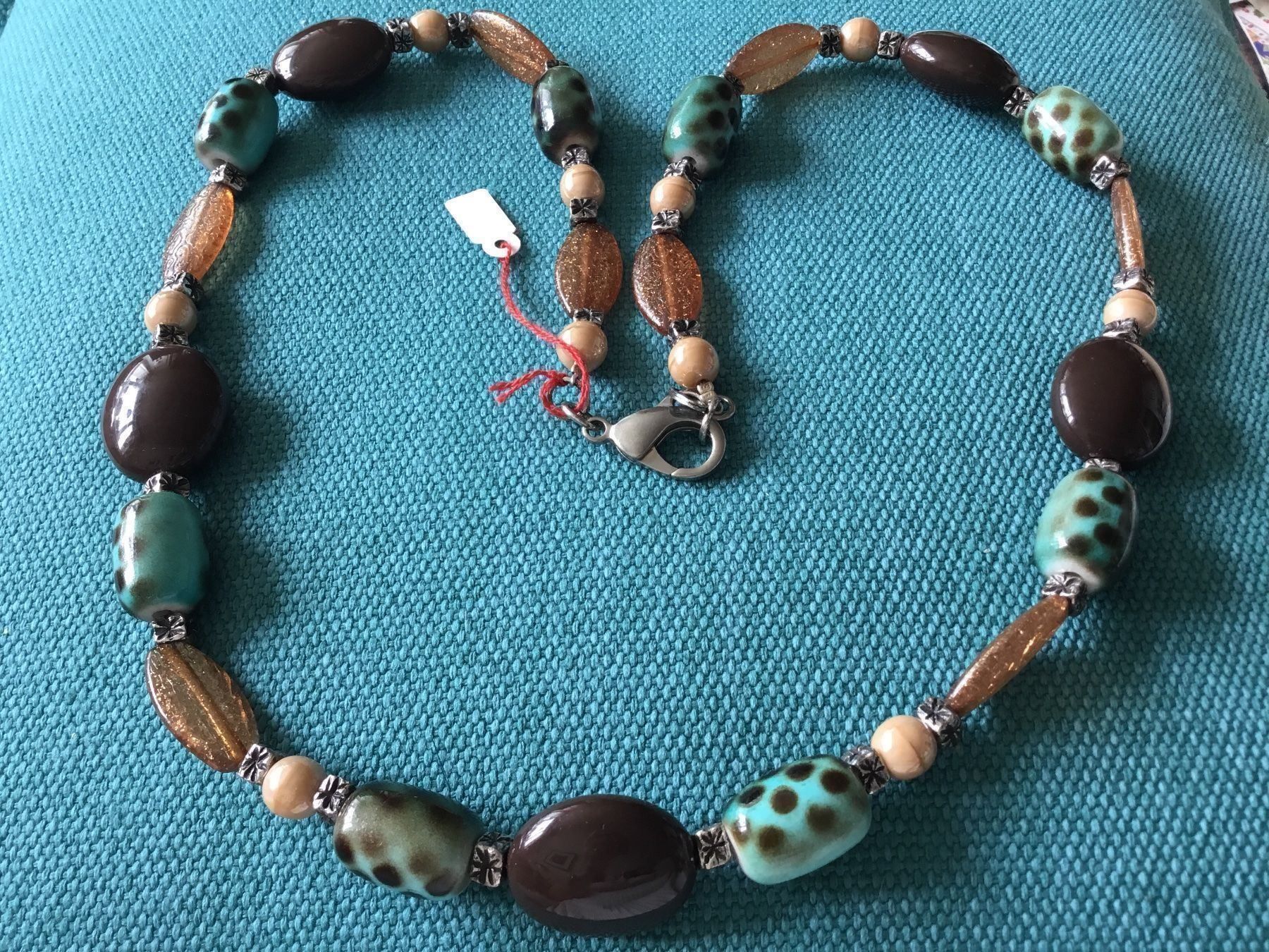 Ketten: Collier long en résine turquoise et brun – Neu und originalverpackt aus Le Landeron von nic_8hd5