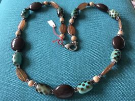 Collier long en résine turquoise et brun