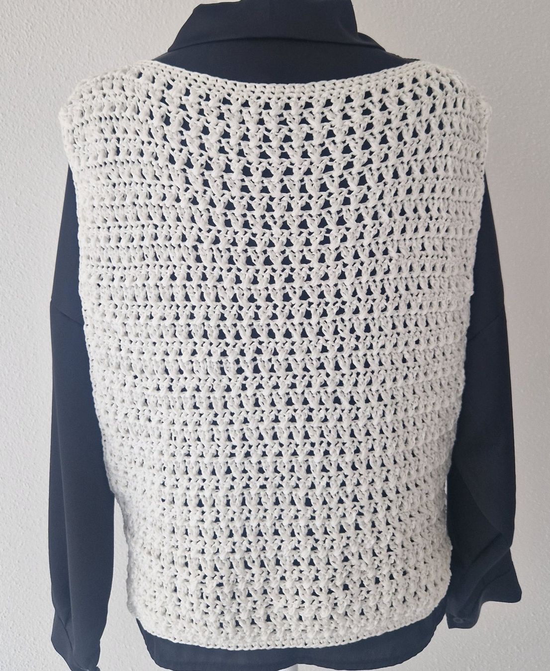 Gilet & Giacche senza maniche: DÉBARDEUR EN CROCHET – Nuovo e nell'imballaggio originale da Camorino venduto da JPHANDMADE1 1