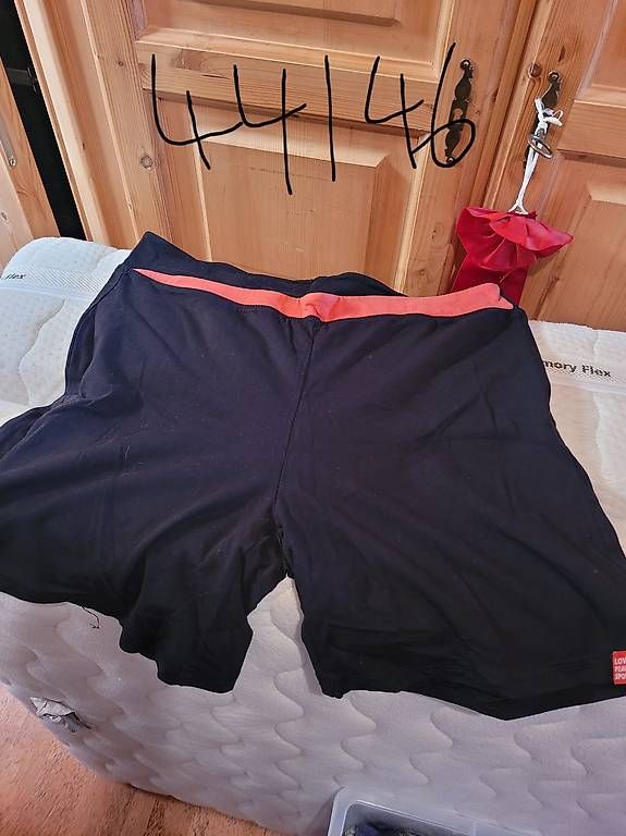 Lotti di vestiti: Sportkleidung 44/46 – Usato da Iseltwald venduto da Bone011 1