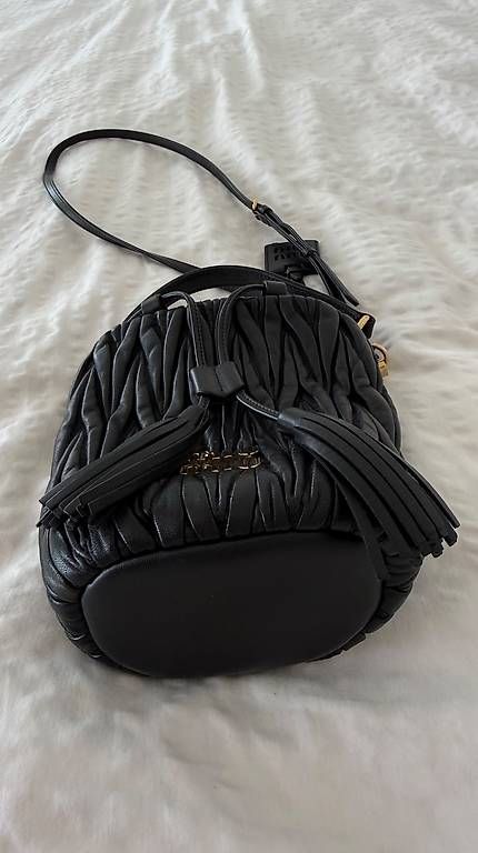 Sacs femmes: MiuMiu Bag, schwarz  – D'occasion à Luzern par GiLu007 3