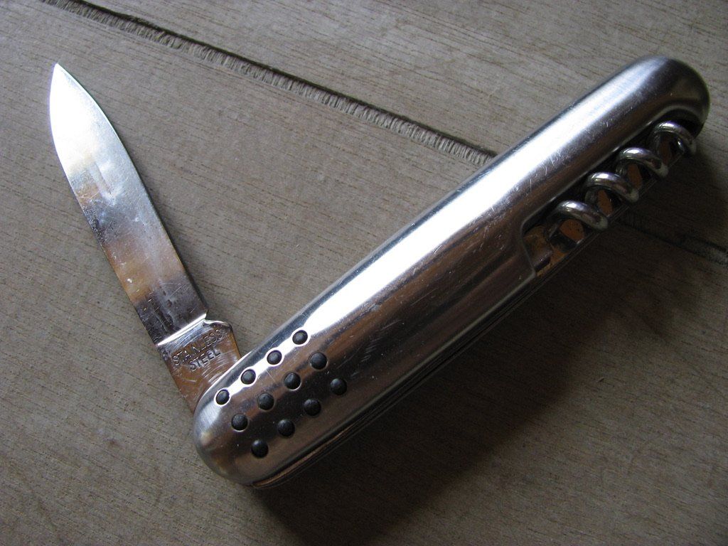 Coltelli tascabile: Taschenmesser -Couteau de poche - Raiffeisen – Usato da Zweisimmen venduto da Domii 2