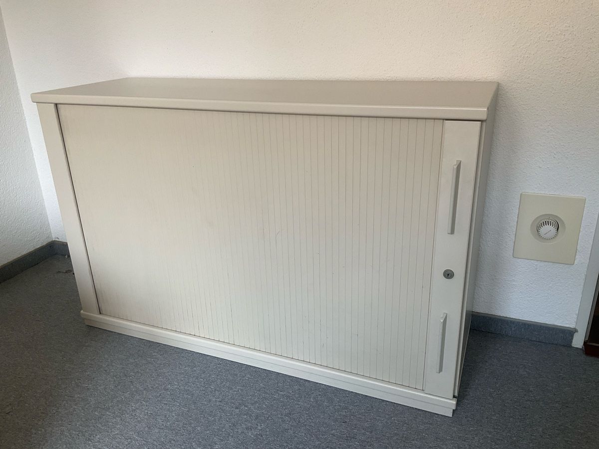 Regale: Büroschrank mit Rollladen beige 2 Regale – Gebraucht aus Embrach von bengeli05