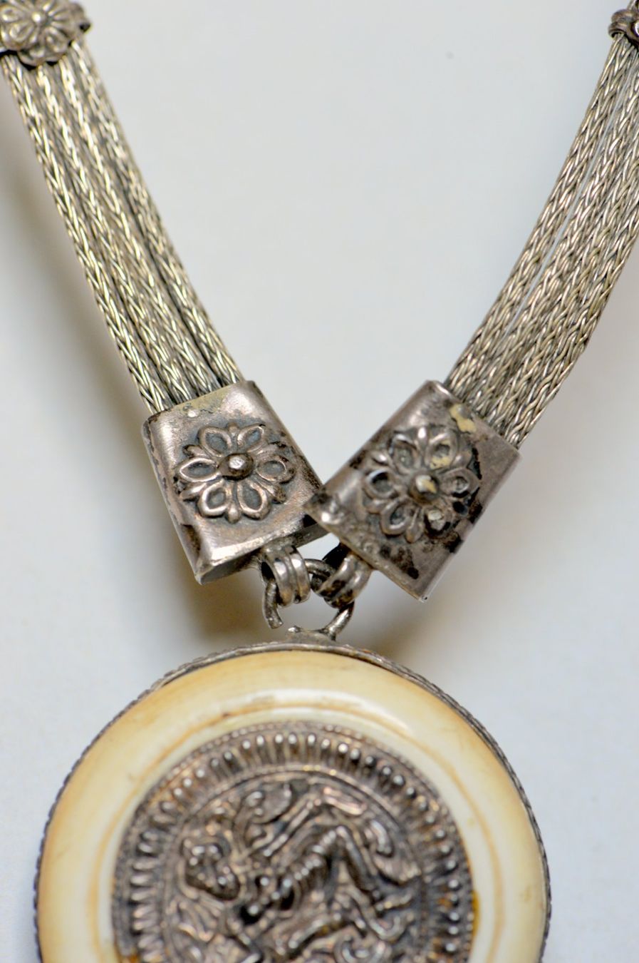 Ketten: Ancien collier avec médaillon – Gebraucht aus Neuchâtel von Neuchatel 5