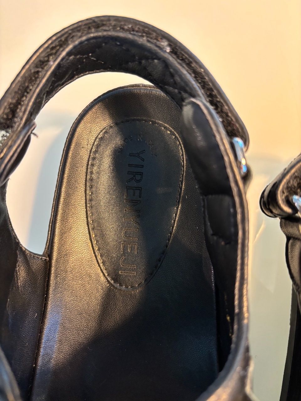 Scarpe da donna: Sandalen – Usato da Eglisau venduto da SAM240186 1