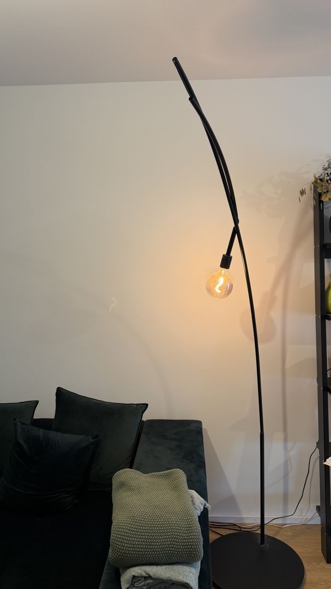 Lampen: Stehlampe schwarz  – Gebraucht aus Basel von ari_y9pj 1