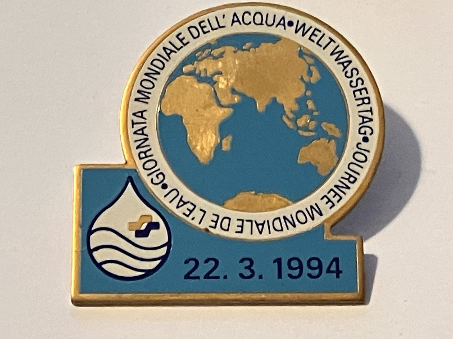 Plaketten & Abzeichen: 1 Pin Weltwassertag 1994 – Gebraucht aus Basel von djwwpp