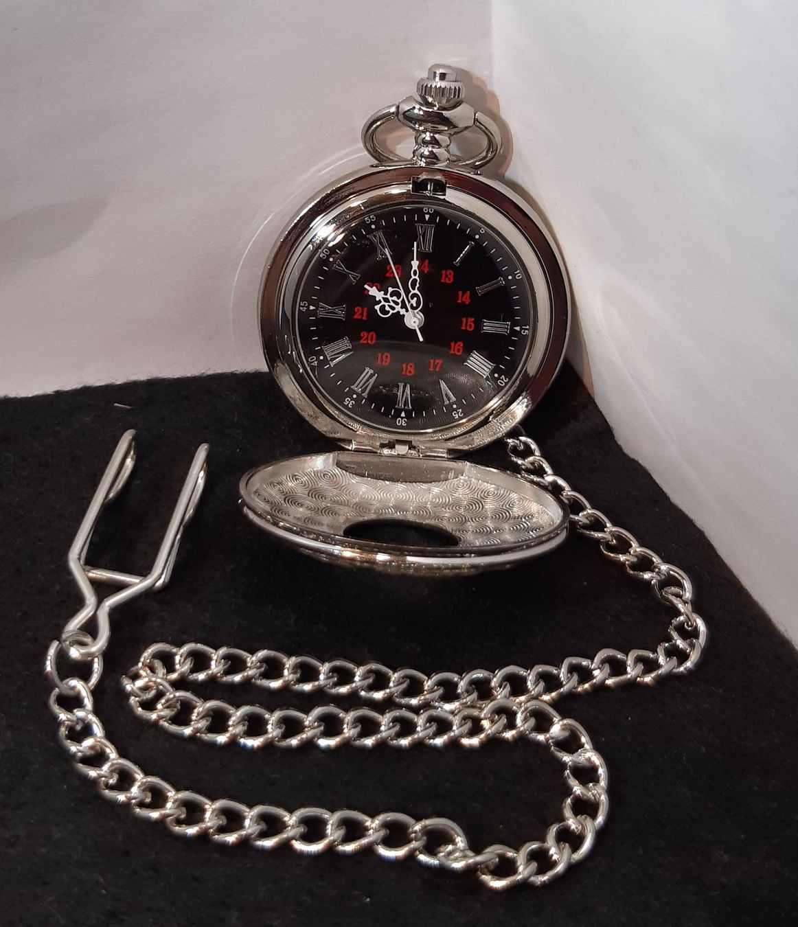 Orologi: NEU Taschenuhr mit Springdeckel silberig mit schwarz – Nuovo e nell'imballaggio originale da St. Margarethen TG venduto da ursk10 4
