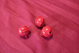 100x kleinen Glöckchen Rot  - petites cloches