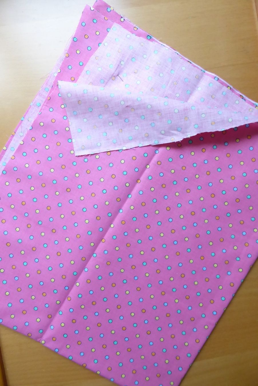 Tessuti: Patchwork - Restenstoff farbige Dots auf rosa - 55 x 79 cm – Nuovo (secondo la descrizione) da Brunnadern venduto da pinkfaden