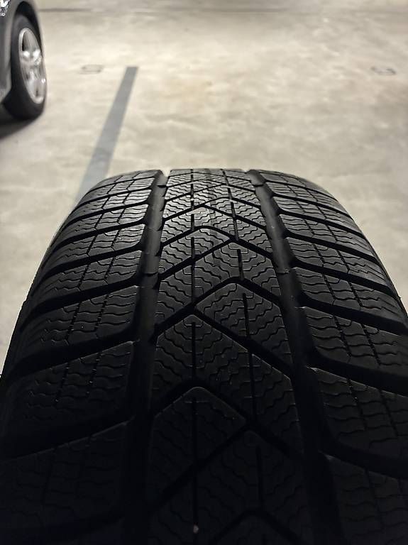 Autres écriture & dessin: Winterreifen Pirelli 225 45 18 – D'occasion à Neuenhof par Gt5.Performance_ 2