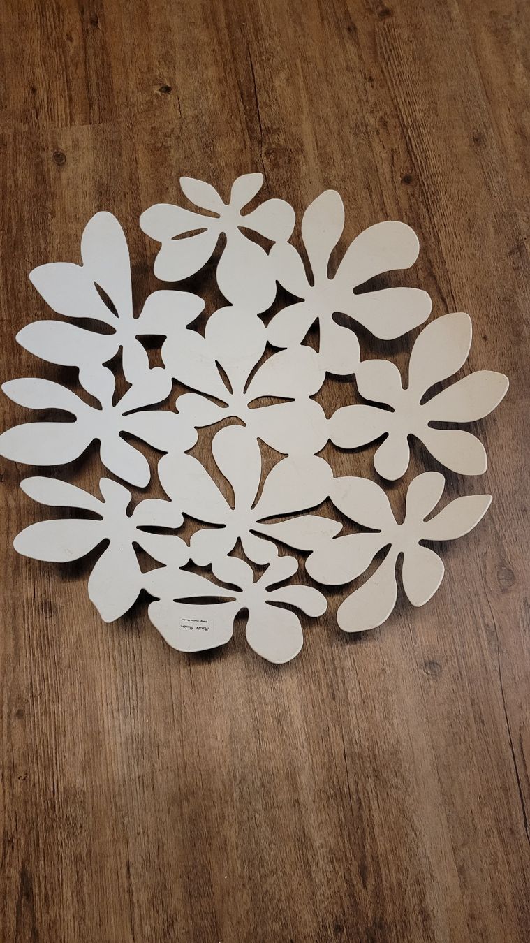 Ikea Coupes: Dekoschale von IKEA, weiss, mit Blumenmuster – D'occasion à Würenlos par nobless22