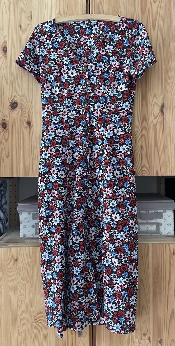 H&M Kleider: Blumiges Sommerkleid (midi) – Gebraucht aus Zürich von jasminahelena