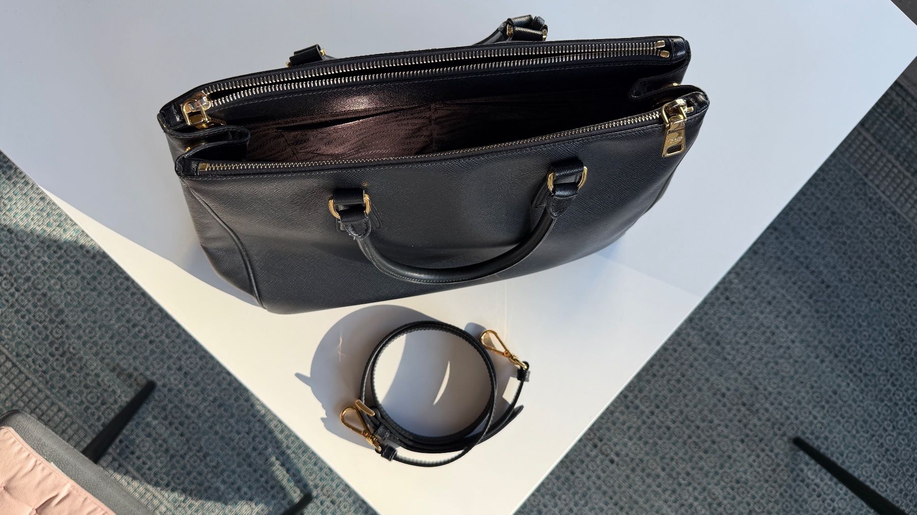 Prada Taschen für Damen: PRADA Handtasche Nero – Top Zustand – Gebraucht aus Zürich von MindWork66 2