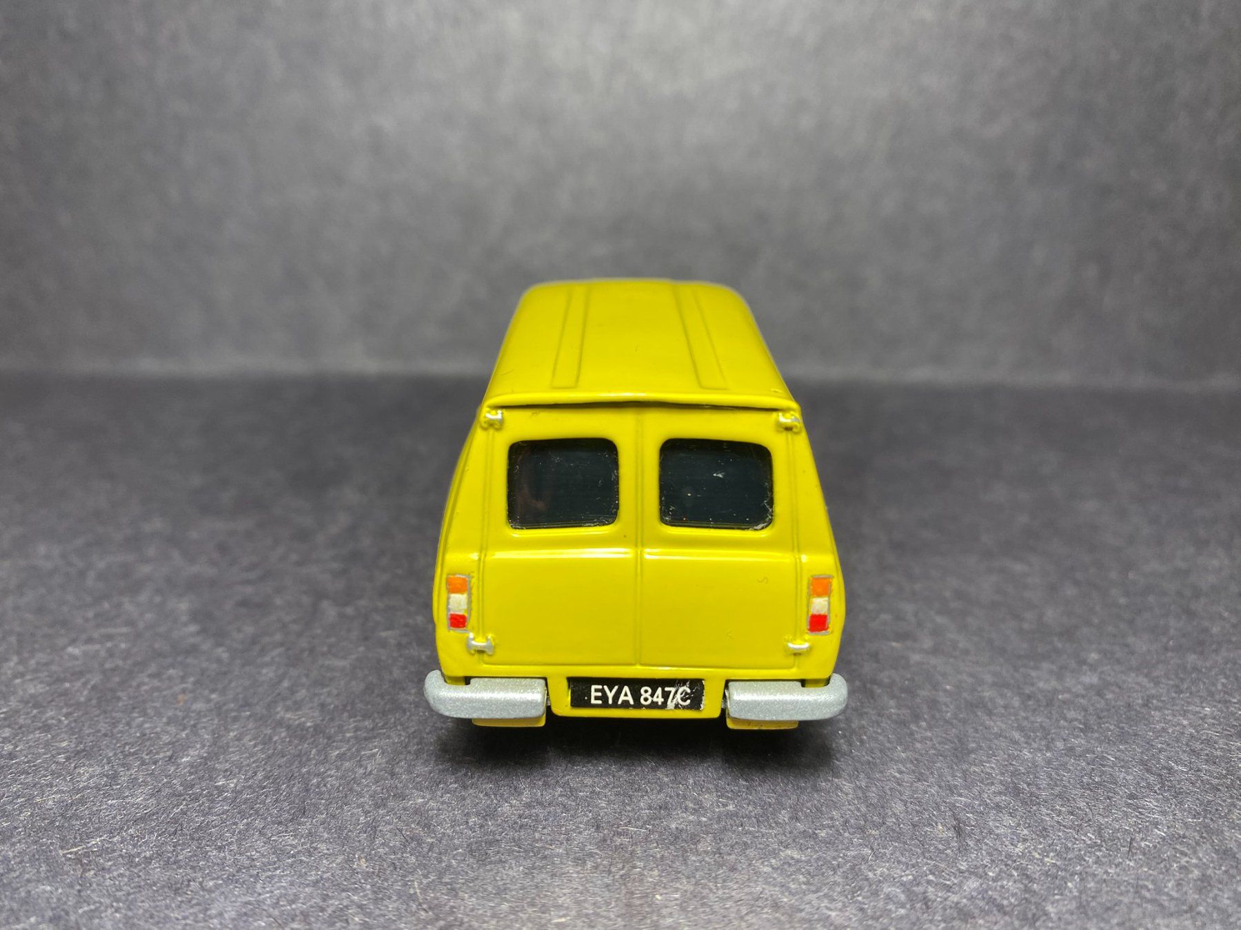 Corgi Toys Modellini d'auto: Ford Escort Van "Cadbury Flake" - Corgi 1:43 – Usato da Spiez venduto da Mlandcruiser 3