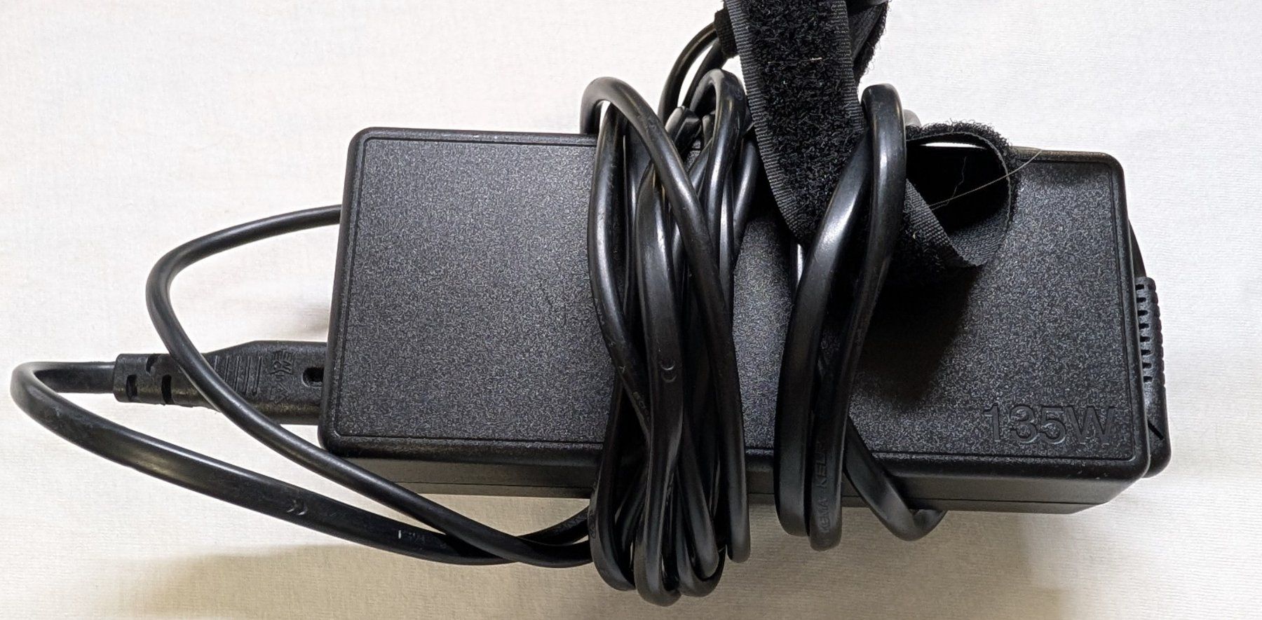 Lenovo Ladegerät: Netzteil Lenovo 135W – Gebraucht aus Thalwil von el_Pescador