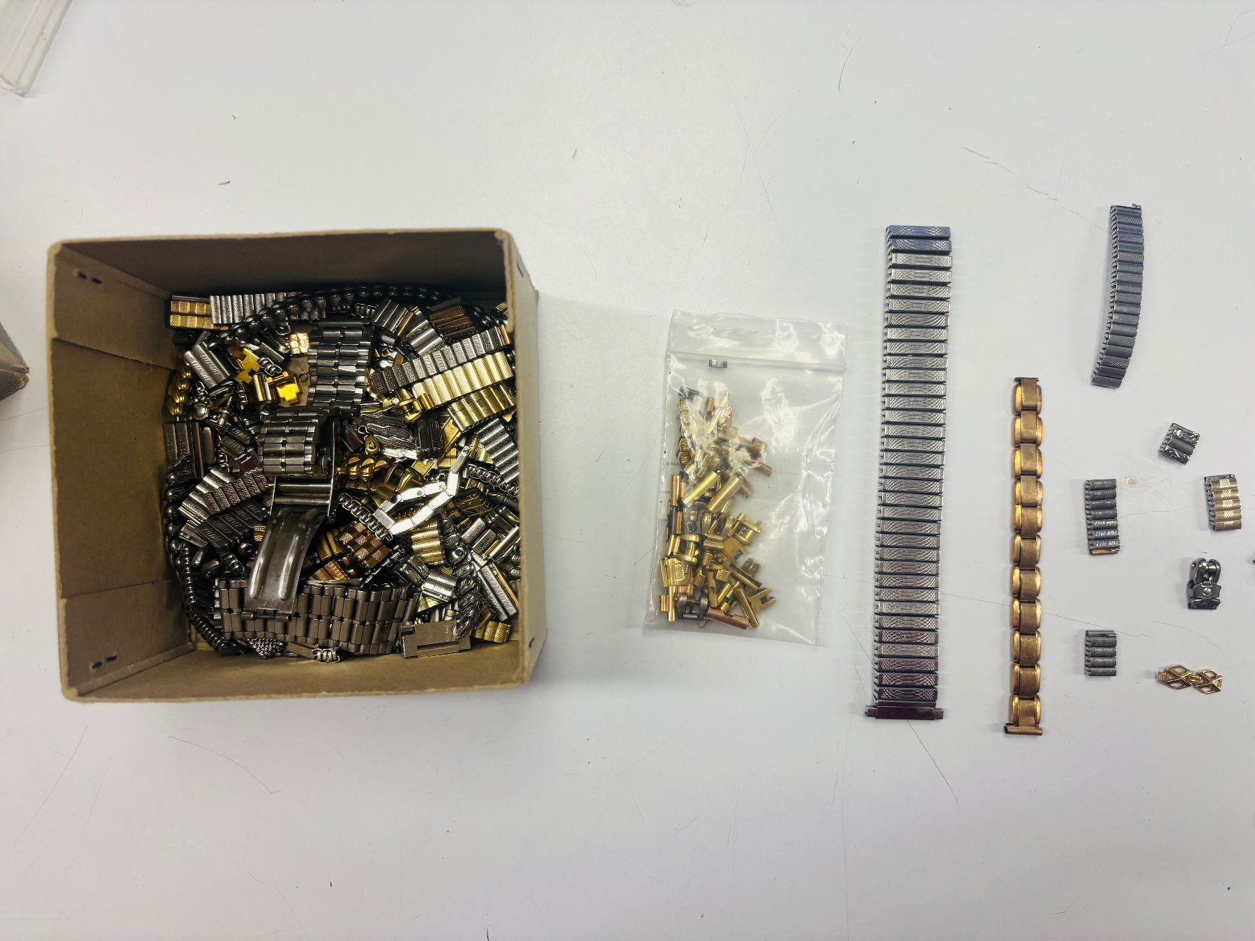 Orologi: Armbänder, Stifte, etc. Einzelteile Metallbänder – Usato da Oberdorf BL venduto da piano29mar 2