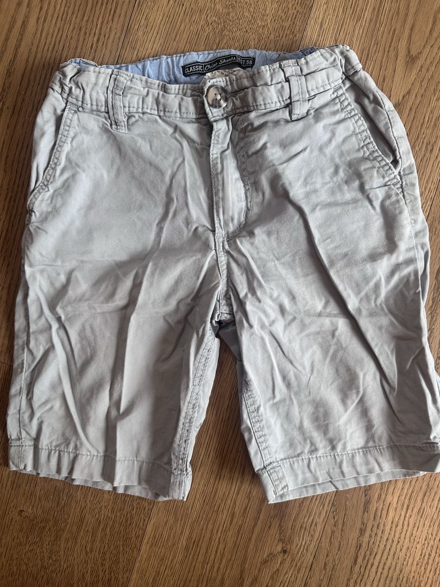 Pantaloni: Shorts Gr 134, Kleiderpacket – Usato da St. Gallen venduto da Juf1 4