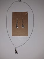 Süsses silberfarbenes Katzen Ohrring und Kette Set