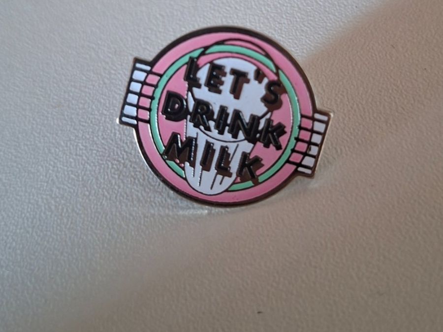Plaquettes & Badges: Pin "Let's Drink Milk" – D'occasion à Erlinsbach par pfunky