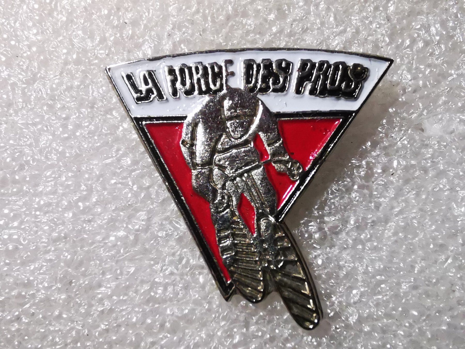 Placchette & Badge: Ansteckpin 11: la force des pros – Usato da Oppligen venduto da Pin-Fall-Shop