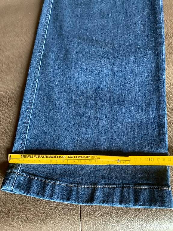 Closed Jeans: Closed Jeans neuwertig Gr. 31 – Nuovo (secondo la descrizione) da Malans GR venduto da AntjevW 2