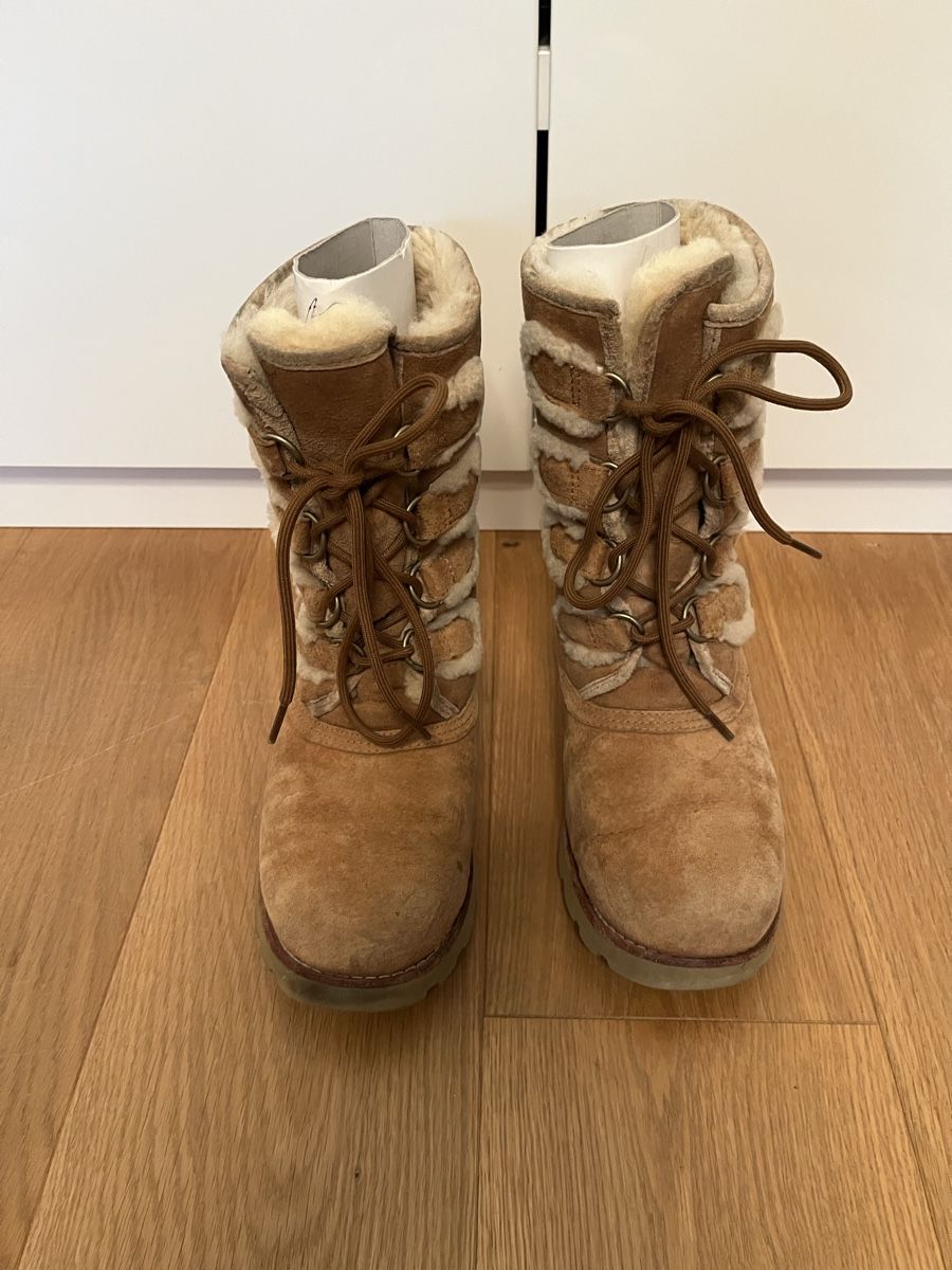 Ugg Scarpe da donna: Bottes UGG W Rommy – Usato da St. Prex venduto da Nikolletta