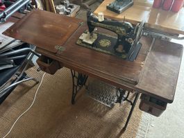 Antike Singer Nähmaschine mit Tisch, Vintage Rarität!