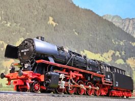 Märklin 37880 Güterzuglokomotive mit Schlepptender _ digital