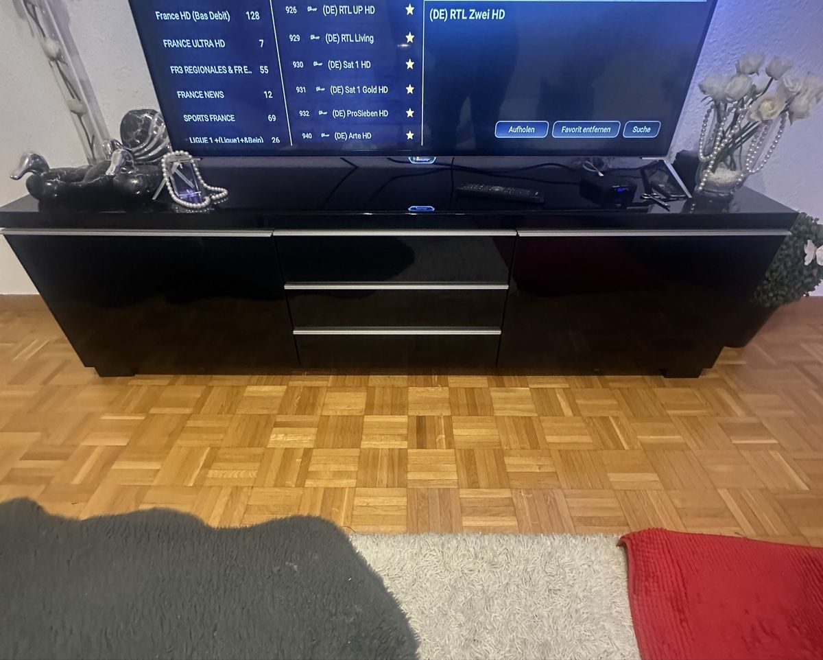 IKEA BESTÅ BURS, Schwarzes Glänzend TV-Möbel, Sideboard (Gebraucht) in Zürich für CHF 149 – nur Abholung auf Ricardo kaufen