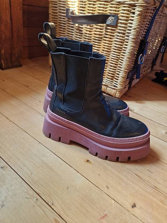 Scarpe da donna: CPNHGN Boots  Gr 39  violett schwarz – Usato da St.Gallen venduto da zauberfee16 2