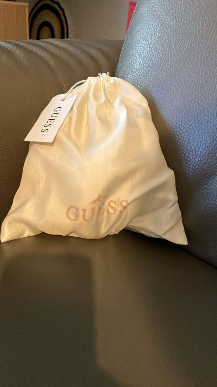 Guess Hüte, Mützen & Caps: Paraorecchi Guess "collezione montagna" – Neu (gemäss Beschreibung) aus Melano von H-Sara 2