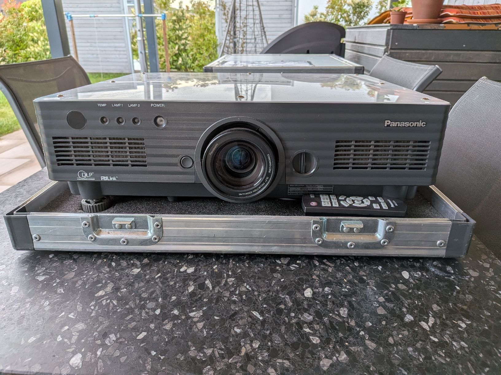 Panasonic Proiettori: Panasonic projecteur PT-D4000 – Usato da Vicques venduto da Famikottelat 1
