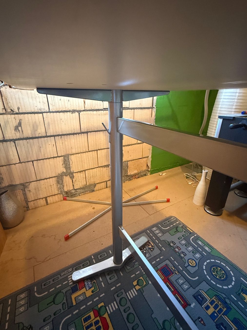 Tavoli: Stehtisch mit 3 Barhocker – Usato da Triesen venduto da mfo_g8hp 5