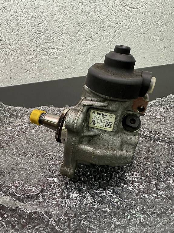 Pompe & Parti di ricambio: Pompe haute pression + divers audi 3.0 TDi – Usato da Vicques venduto da JU_2824