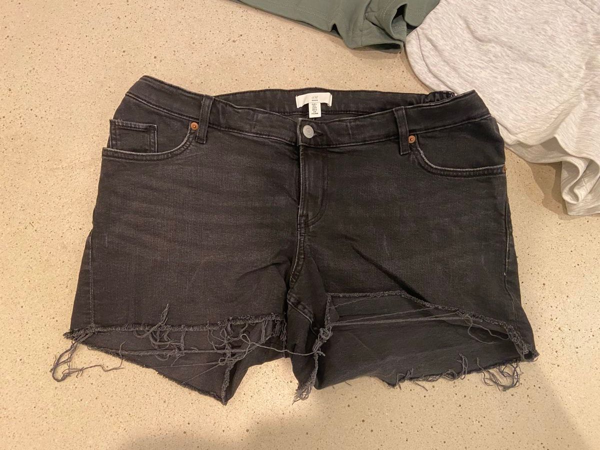 Lotti di vestiti: 3x Schwangerschafts-Shorts Grösse M – Usato da Zürich venduto da RickyNicky 1