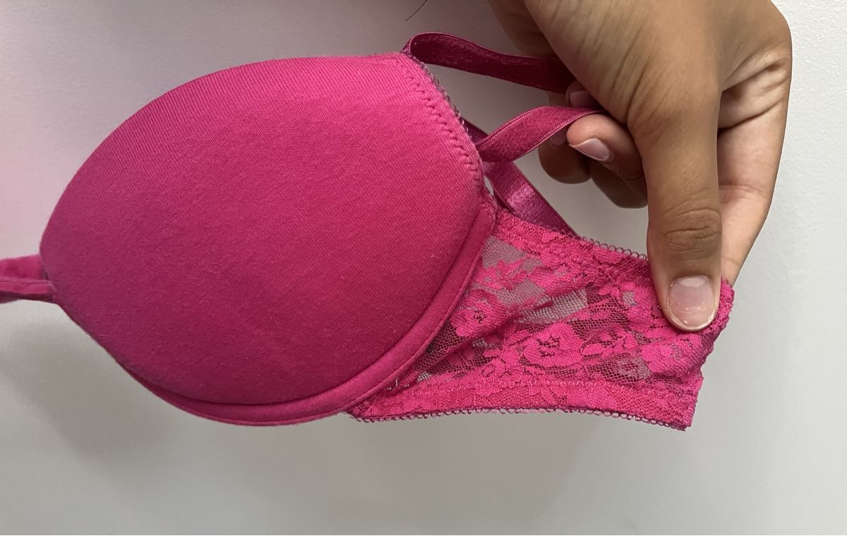 Altra biancheria intima: Fuchsia BH mit Spitze, wenig getragen – Usato da Balerna venduto da lillisfashion 2