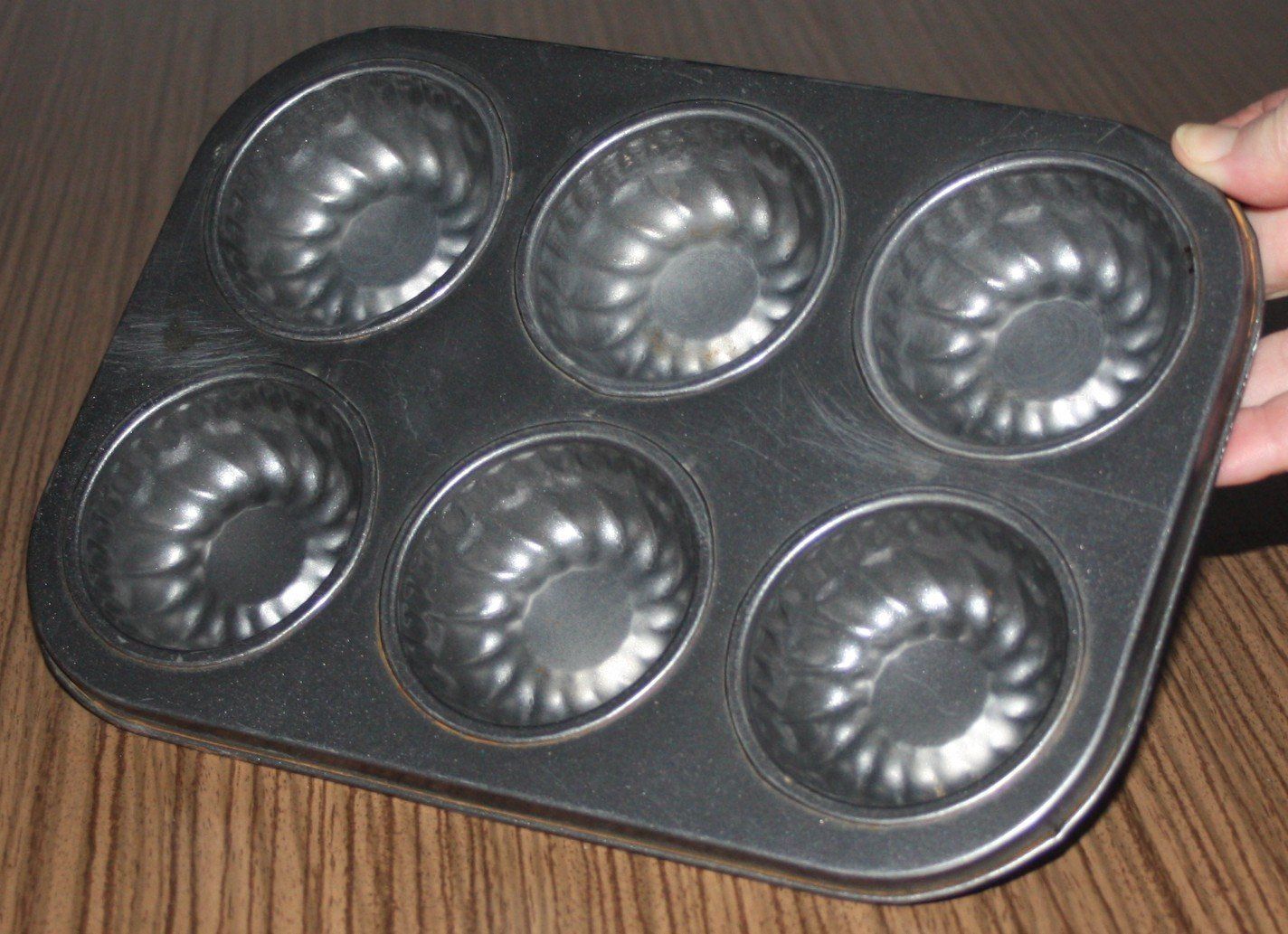 Teglie da forno: Backblech 6 Küchlein 26.7x6.7x2cm – Usato da Flüelen venduto da Diversicum-Shop 2