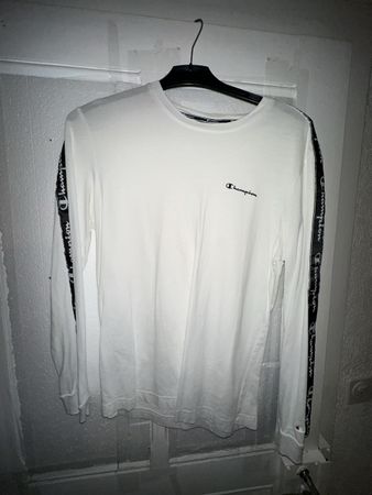 T-shirt Champion manches longues, taille M, comme neuf!